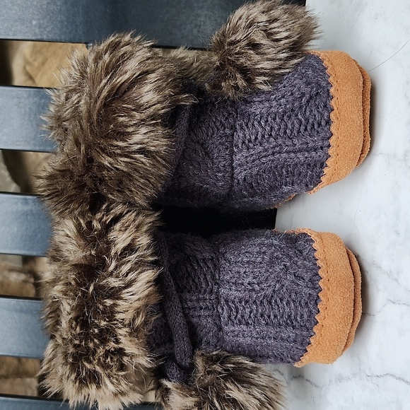 RESTORATION HARDWARE ARTIC FOX BABY BOOTIES - Picture 3 of 11
